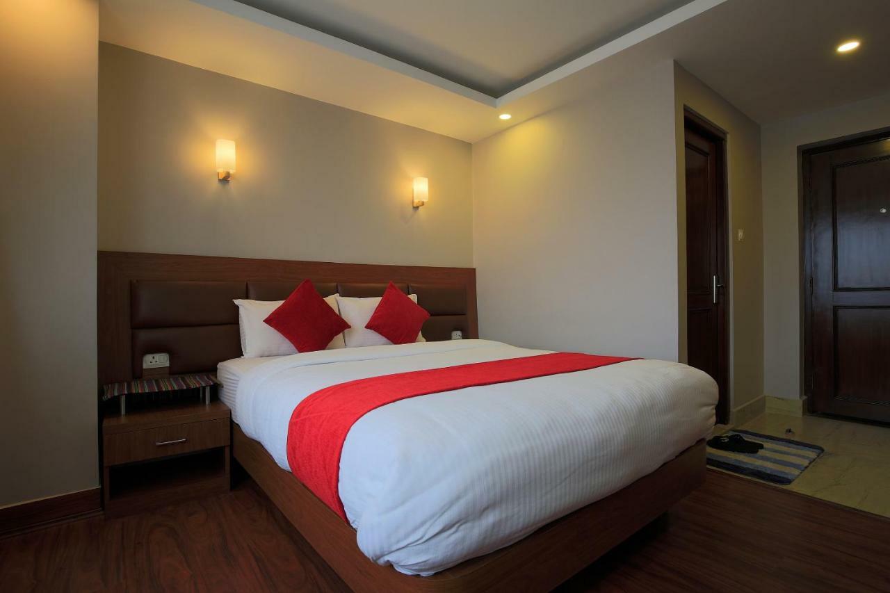 Oyo 453 Hotel Gurkha Heritage Catmandu Exterior foto